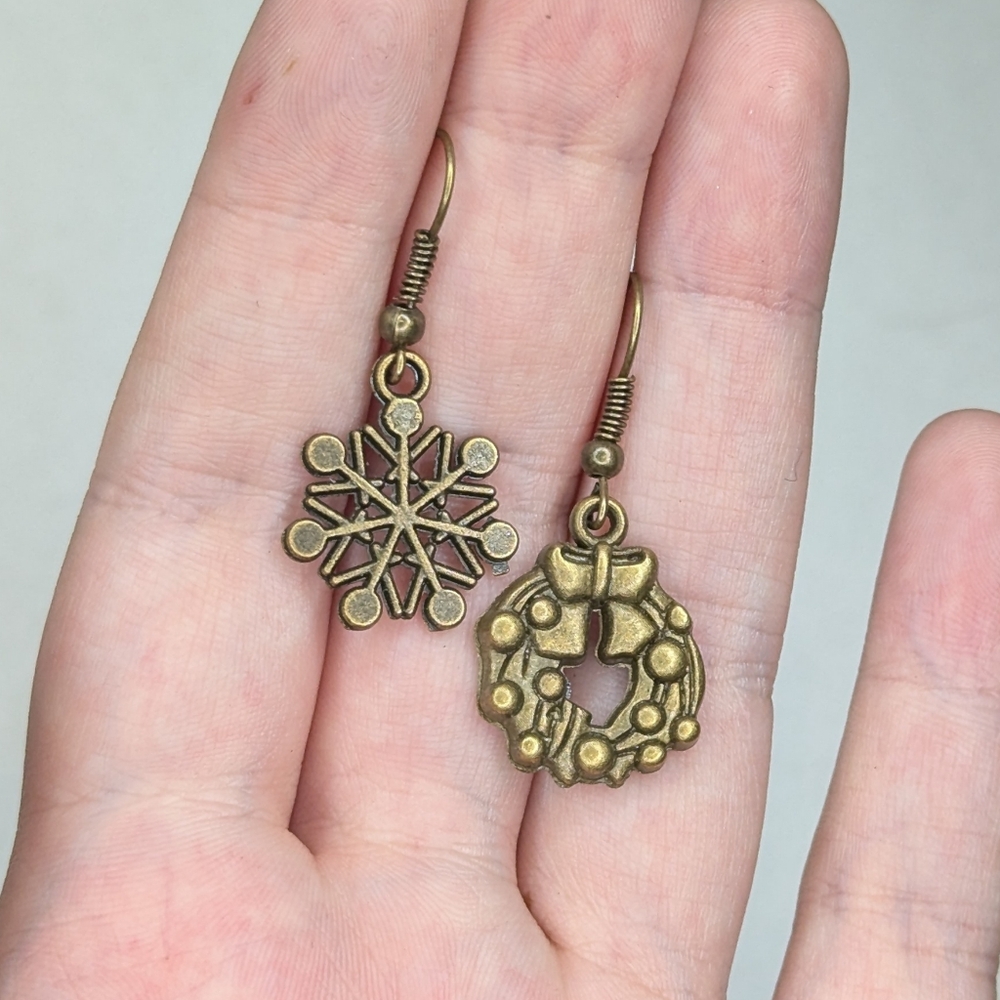 Mix n Match Wreath And Snowflake Earrings